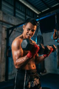Exercícios para Bíceps no Muay Thai: Guia do Personal