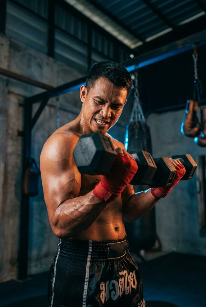 Exercícios para Bíceps no Muay Thai: Guia do Personal